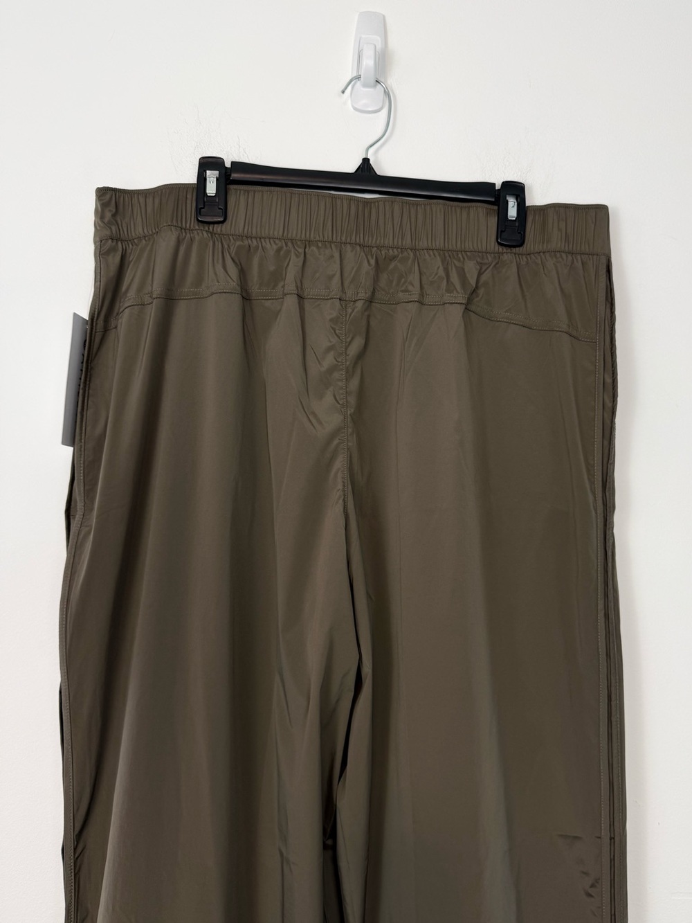 Athleta Rise Pant. Brown Nylon Track Travel Streetwear Pants. Size XL. NWT - Picture 8 of 14